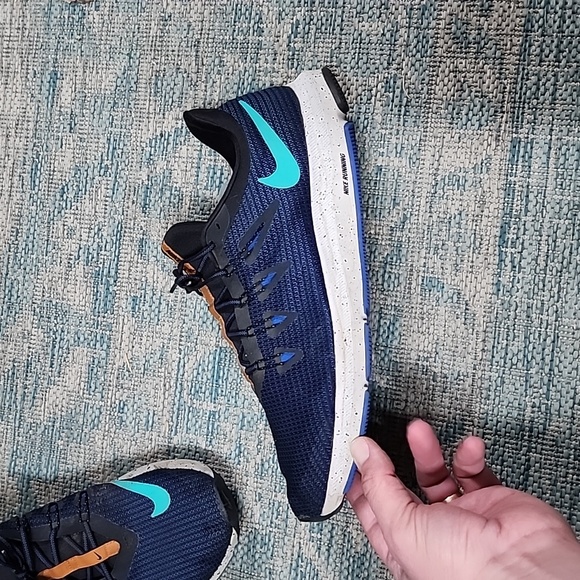 Nike running shoe - Picture 2 of 7